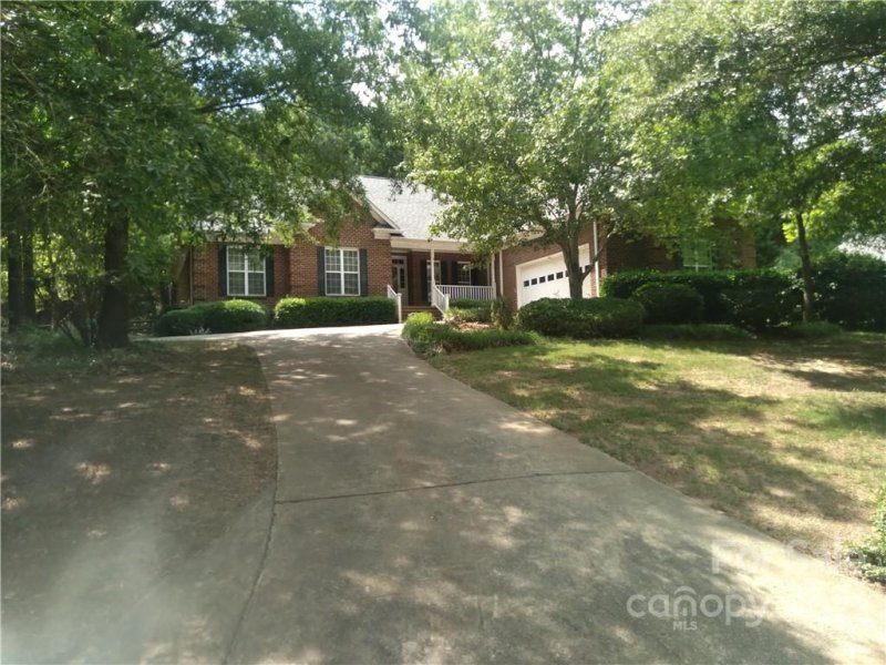 431 Hunters Point Drive