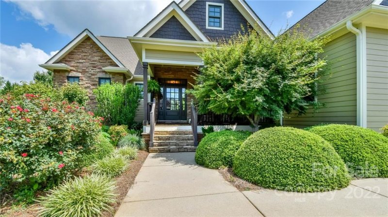 Property image 2 at 44 Vintage Barn Lane, Hendersonville, NC 28791