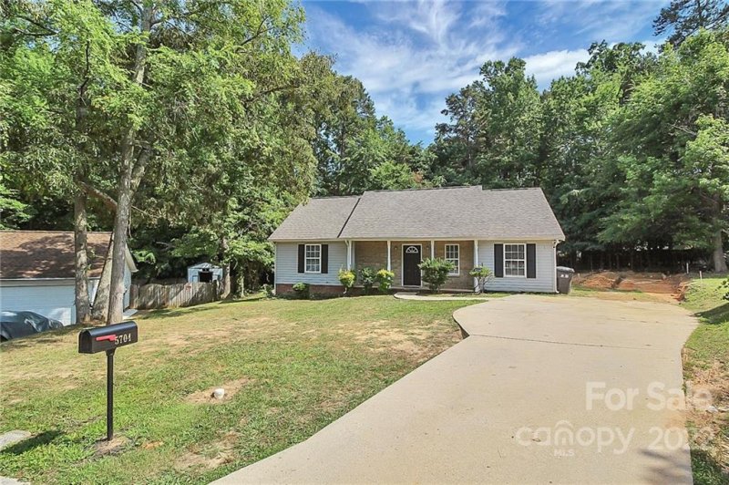 Property image 2 at 5704 Glenhill Court, Charlotte, NC 28208