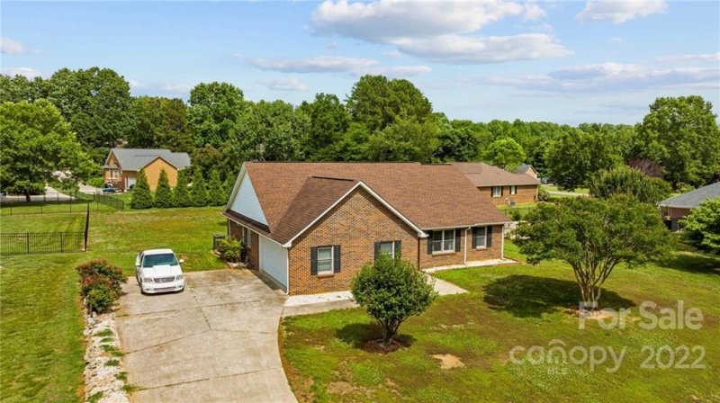 Property image 2 at 1972 Cameron Heights Circle, Denver, NC 28037