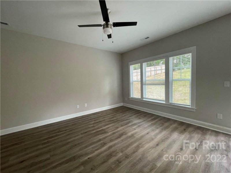 Property image 2 at 501 Owen Boulevard, Charlotte, NC 28213