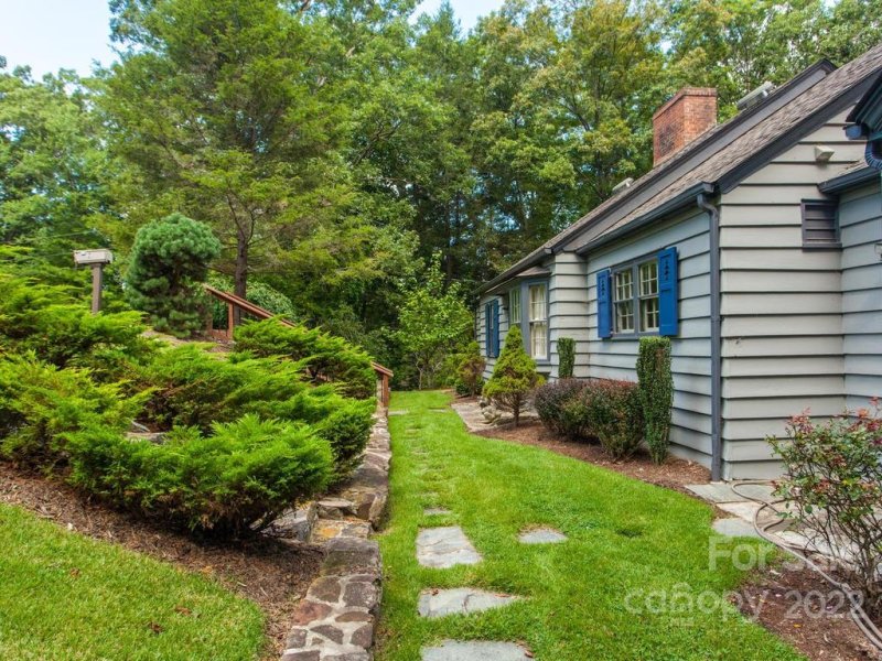 Property image 3 at 7 Pine Tree Road, Asheville, NC 28804