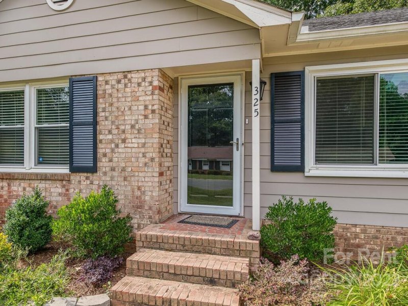 Property image 3 at 325 Clearbrook Road, Matthews, NC 28105