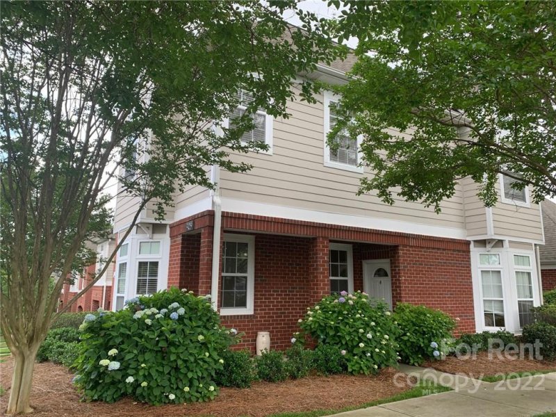 905 Central Park Circle