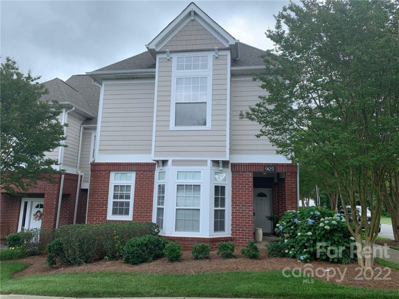 Property image 2 at 905 Central Park Circle, Davidson, NC 28036
