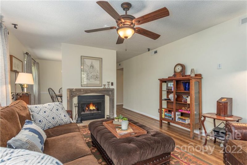 Property image 3 at 206 Abbey Circle, Asheville, NC 28805