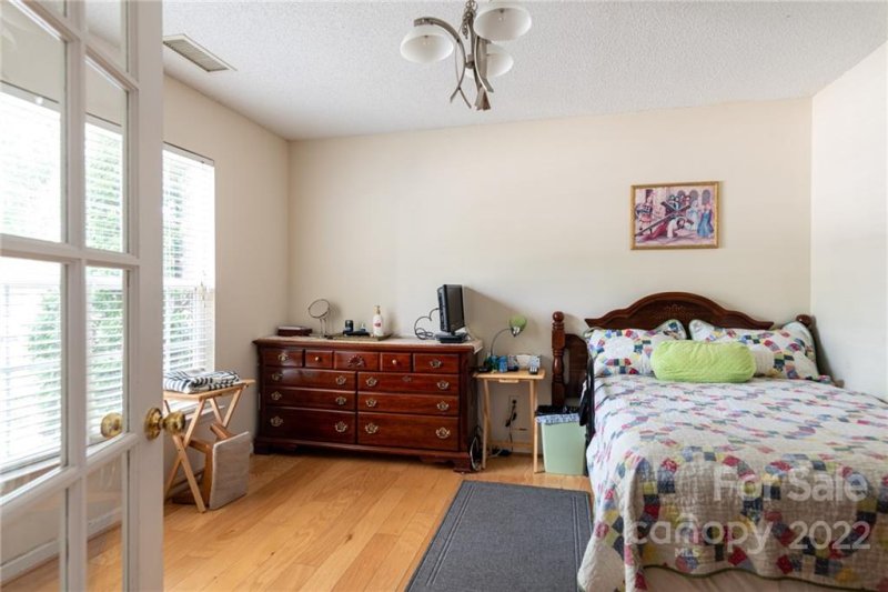 Property image 2 at 1093 Meadowbrook Lane, Concord, NC 28027