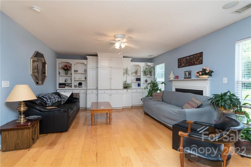 Property image 4 at 1093 Meadowbrook Lane, Concord, NC 28027