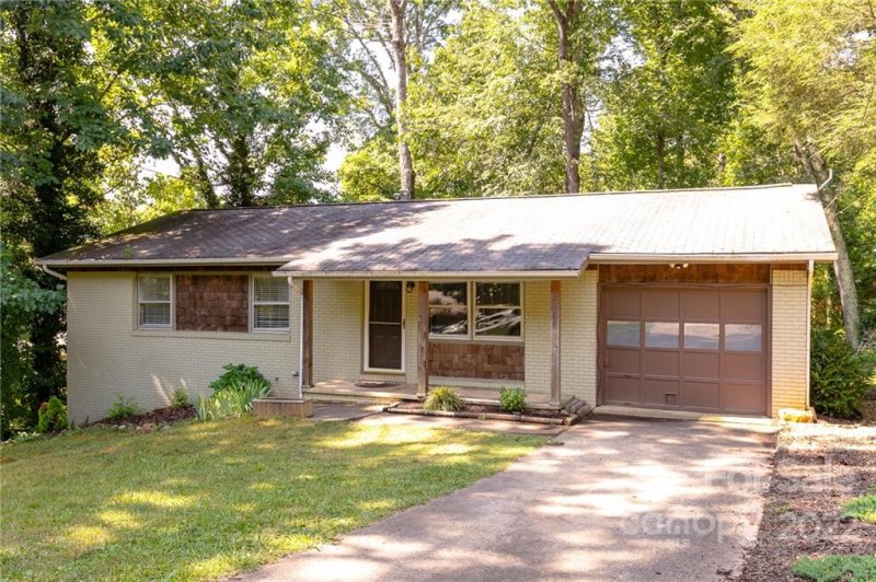 Property image 2 at 36 Clement Drive, Asheville, NC 28805