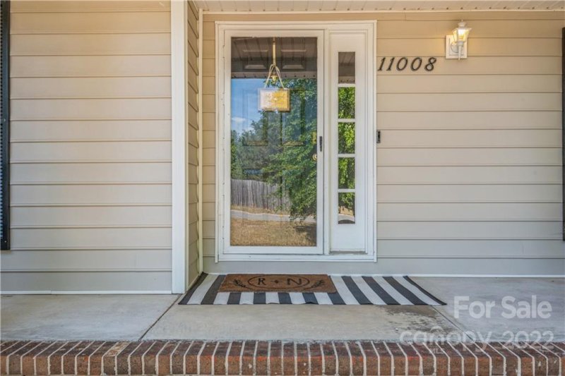 Property image 3 at 11008 Hunters Trace, Charlotte, NC 28262