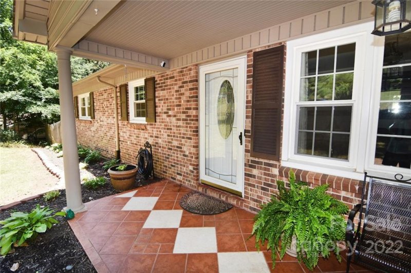 Property image 2 at 71 Lakemont Park Road, Hickory, NC 28601