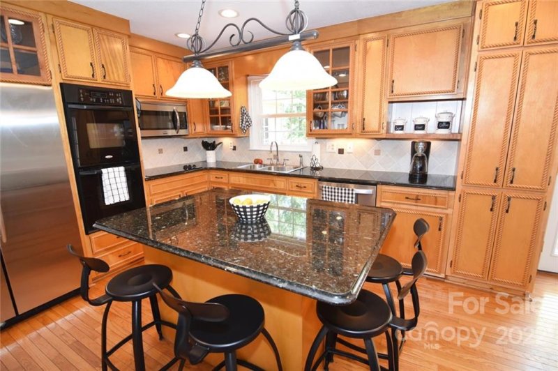 Property image 4 at 71 Lakemont Park Road, Hickory, NC 28601