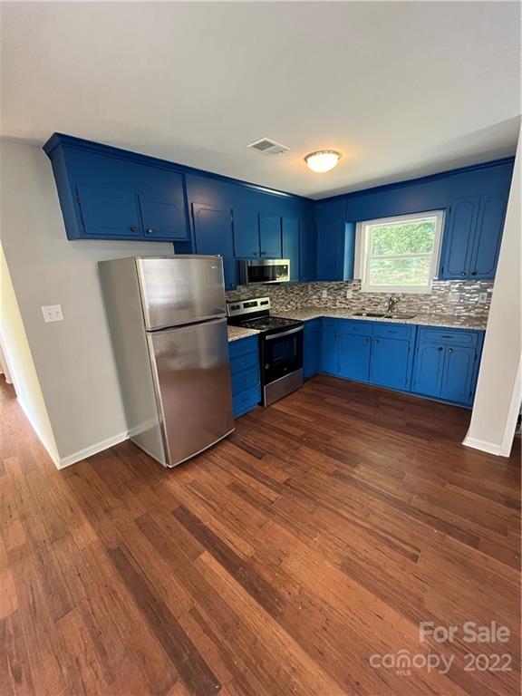 Property image 5 at 6307 Old Meadow Road, Charlotte, NC 28227