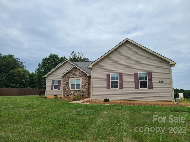 Property image 3 at 137 Castle Pines Lane, Statesville, NC 28625
