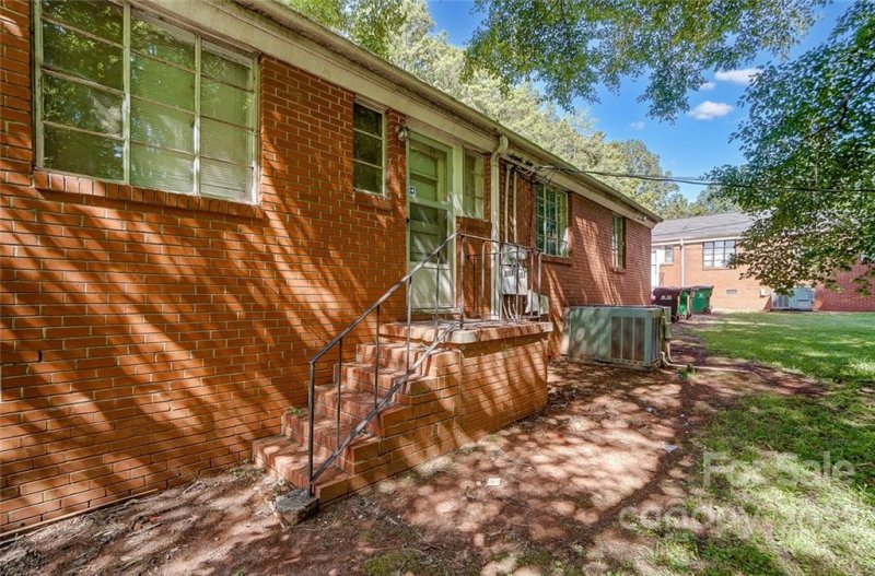 Property image 5 at 3100 Marlborough Road, Charlotte, NC 28208