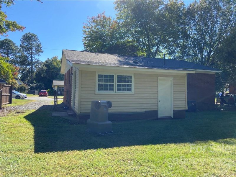 Property image 3 at 4518 Ridgeley Drive, Charlotte, NC 28208