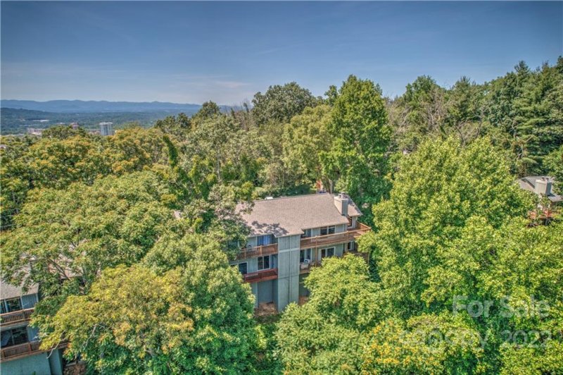 Property image 2 at 418 Windswept Drive, Asheville, NC 28801