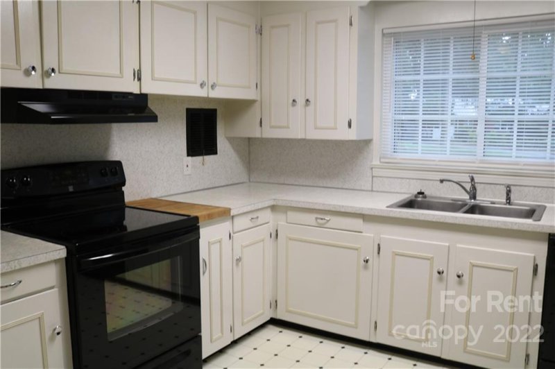 Property image 2 at 1442 Medford Drive, Charlotte, NC 28205