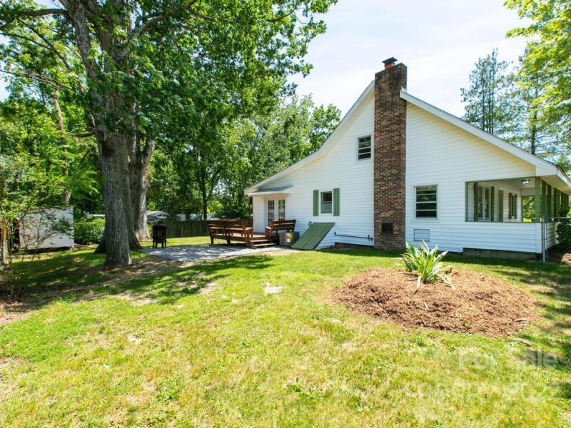 Property image 2 at 1109 Shepherd Street, Hendersonville, NC 28792