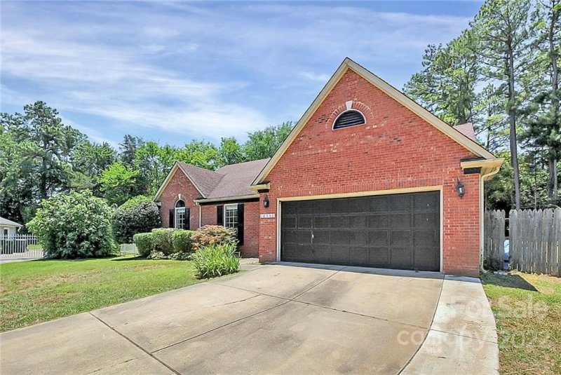 Property image 3 at 10536 Queensmead Circle, Charlotte, NC 28273