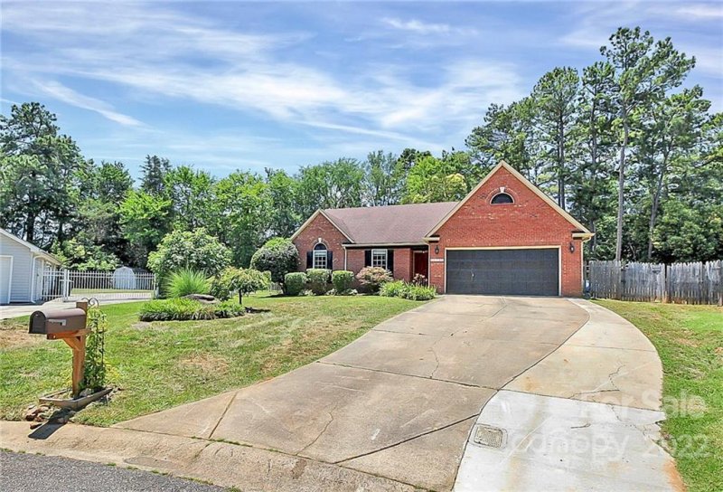 Property image 4 at 10536 Queensmead Circle, Charlotte, NC 28273