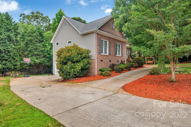 Property image 4 at 8065 Stevens Mill Road, Matthews, NC 28104