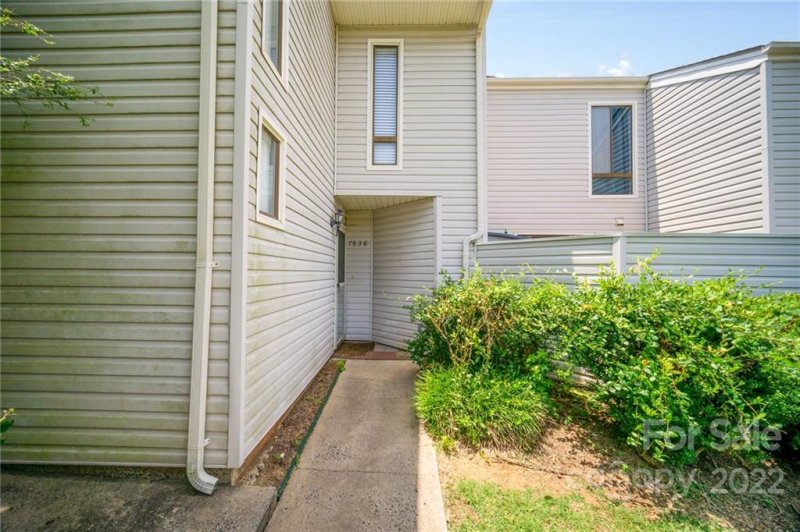 Property image 2 at 7838 Hummingbird Lane, Charlotte, NC 28212