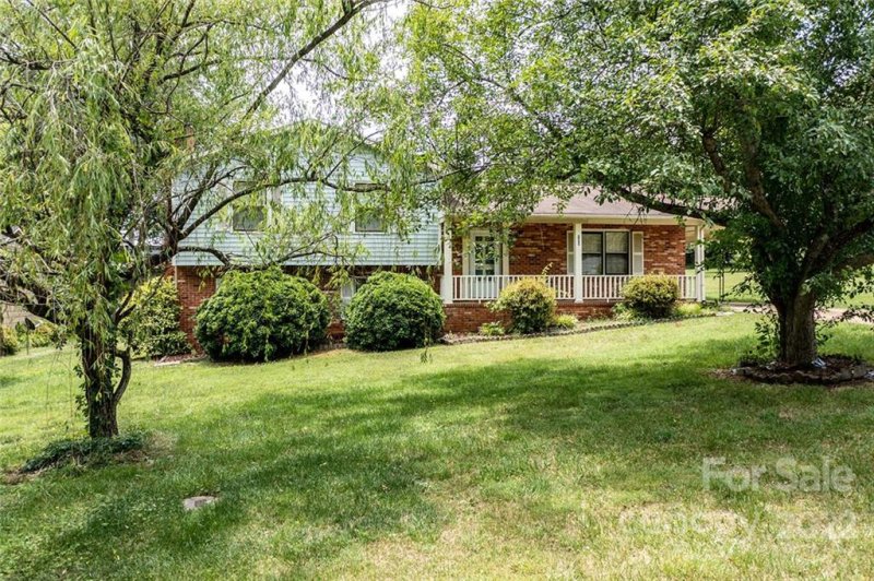 Property image 2 at 122 Pineview Court, Statesville, NC 28625