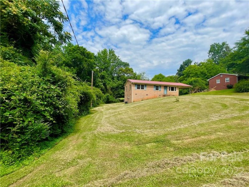 Property image 2 at 2116 Fallsdale Drive, Gastonia, NC 28052