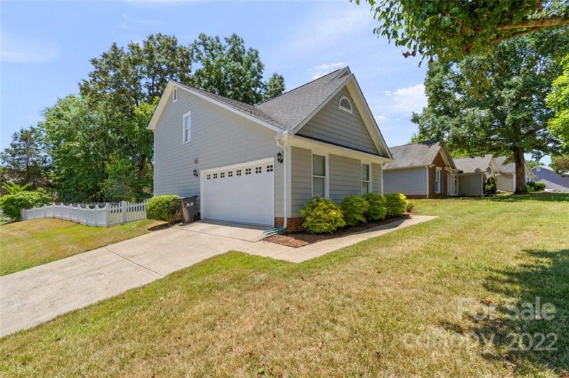 Property image 2 at 14212 Carriage Lake Drive, Charlotte, NC 28273