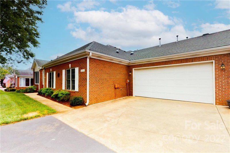 Property image 4 at 8204 Olde Troon Drive, Charlotte, NC 28277