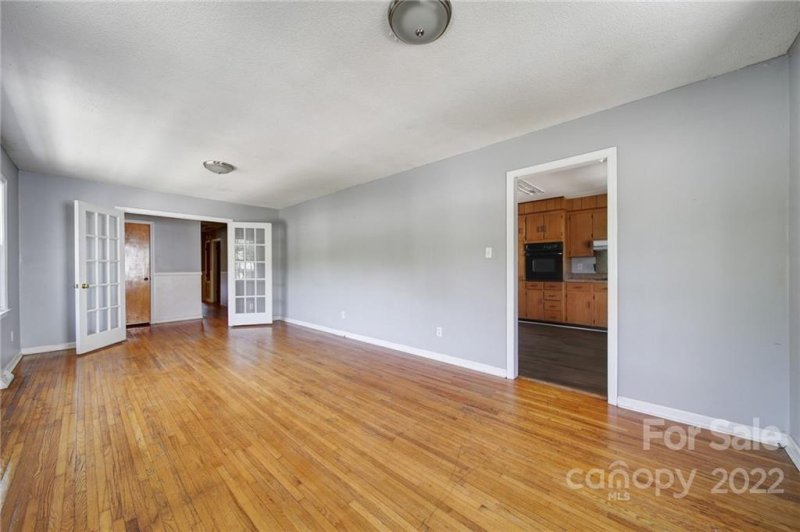 Property image 4 at 1049 Eaglewood Avenue, Charlotte, NC 28212