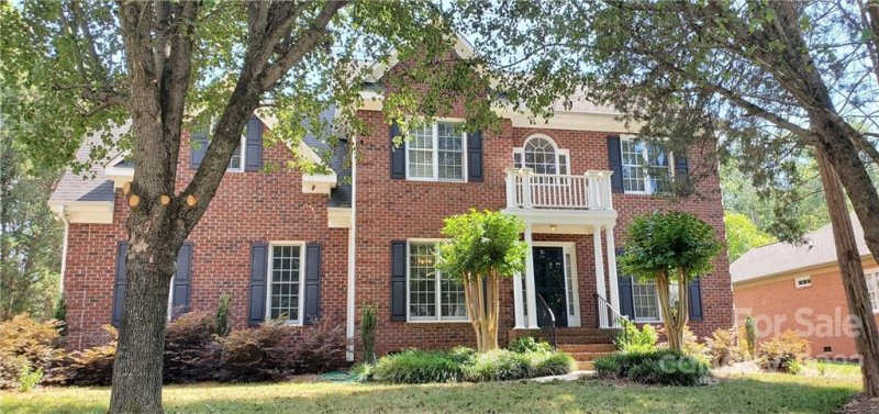 5713 Woodridge Court