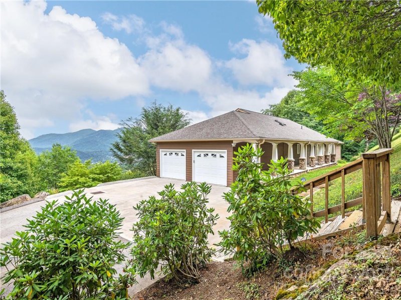 Property image 3 at 51 Masterview Lane, Waynesville, NC 28786