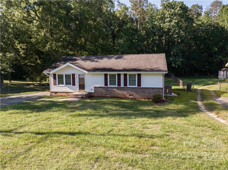 Property image 2 at 2916 Crawford Avenue, Gastonia, NC 28052