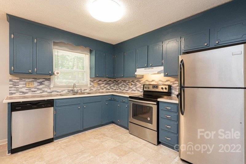 Property image 4 at 1505 Kings Road, Hickory, NC 28602
