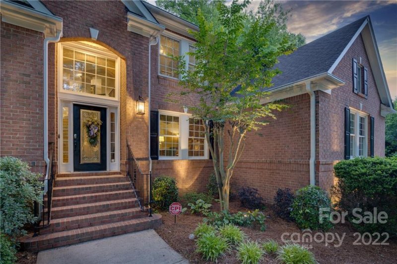 Property image 2 at 911 Thorn Ridge Lane, Clover, SC 29710