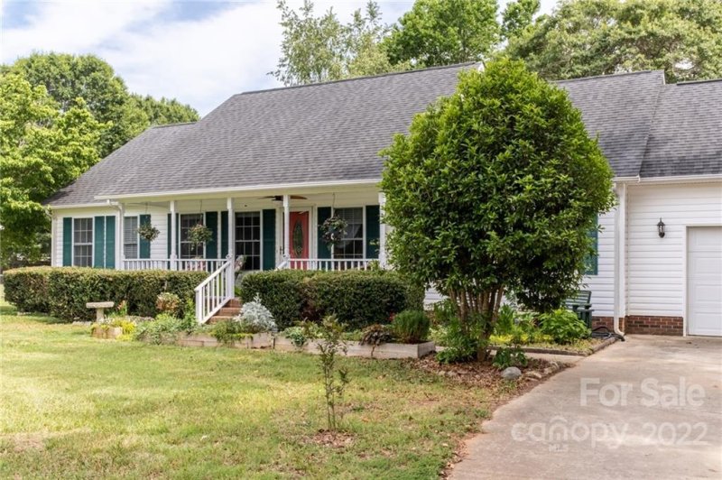 Property image 2 at 731 Pinehaven Circle, Clover, SC 29710