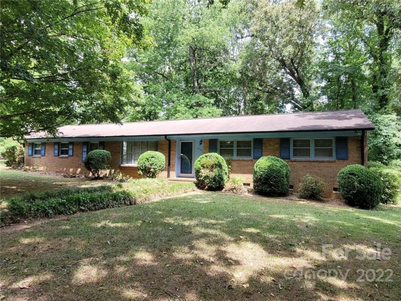 3700 Pinecrest Drive