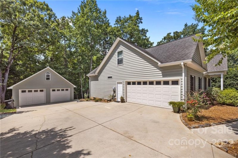 Property image 3 at 6474 Winding Creek Lane, Denver, NC 28037