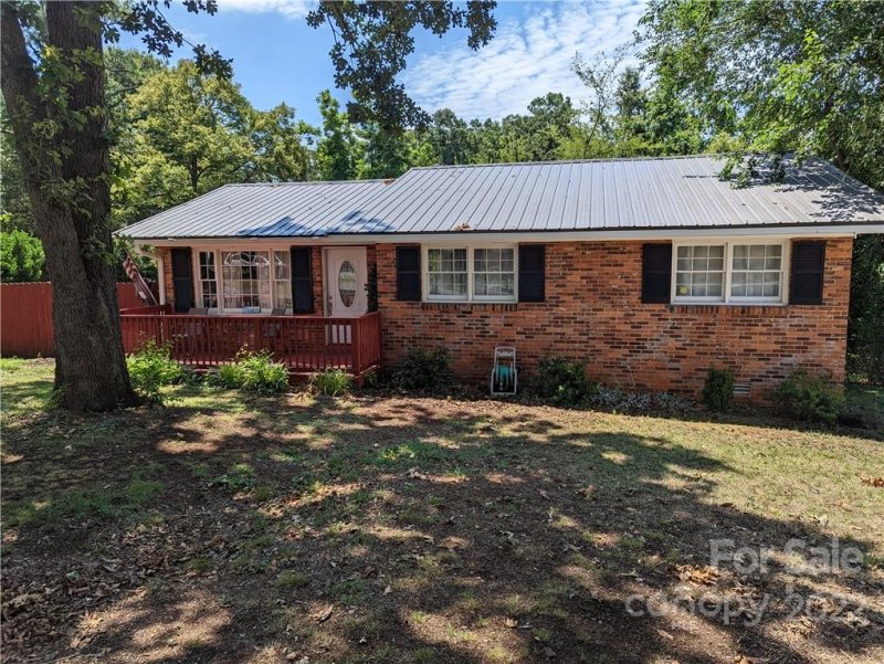 2038 Parkwood Drive