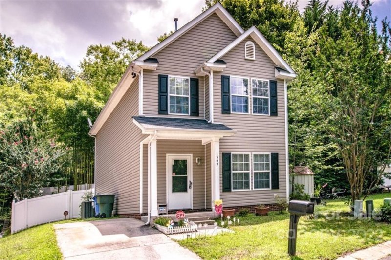 Property image 2 at 509 Underhill Lane, Mooresville, NC 28115