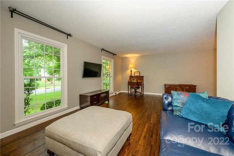 Property image 5 at 4632 Twin Oaks Place, Charlotte, NC 28212