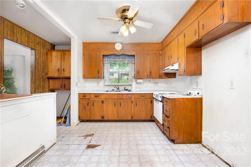 Property image 4 at 2424 Dora Drive, Charlotte, NC 28215