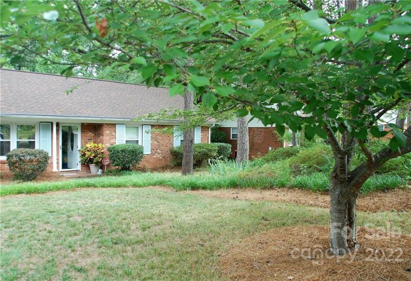 Property image 2 at 206 Clearbrook Road, Matthews, NC 28105