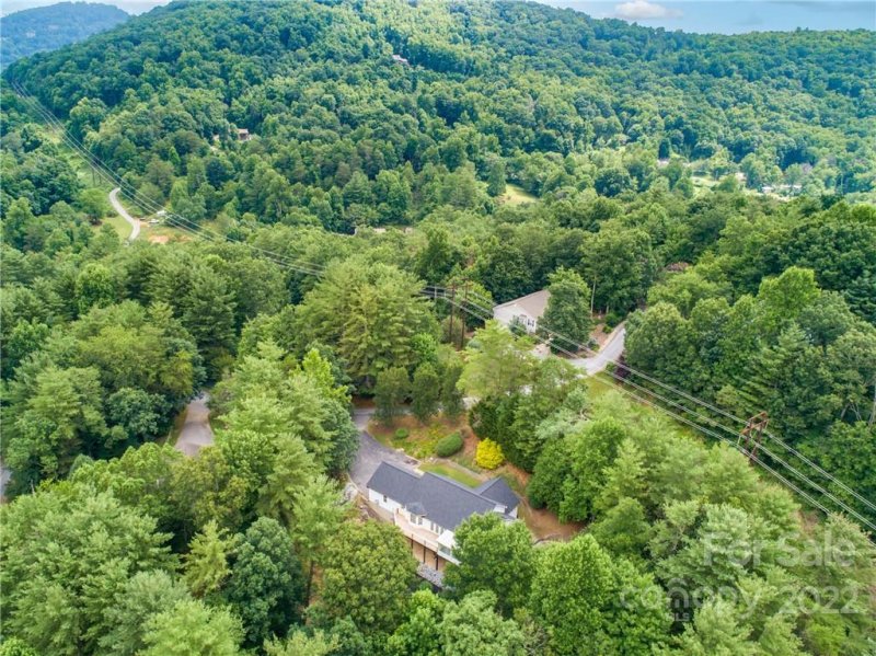 Property image 3 at 21 Moriah Lane, Asheville, NC 28803