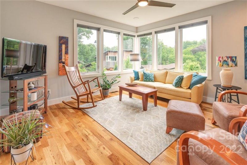 Property image 3 at 27 Mauricet Lane, Asheville, NC 28806