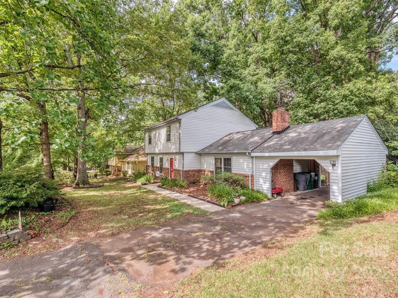 Property image 3 at 5900 Cabotwood Lane, Charlotte, NC 28212