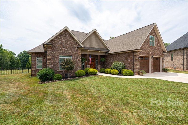 Property image 2 at 5163 Meadow Park Lane, Hickory, NC 28602