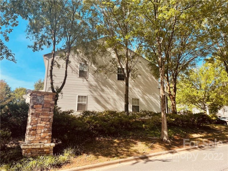 Property image 3 at 2184 Winthrop Chase Drive, Charlotte, NC 28212